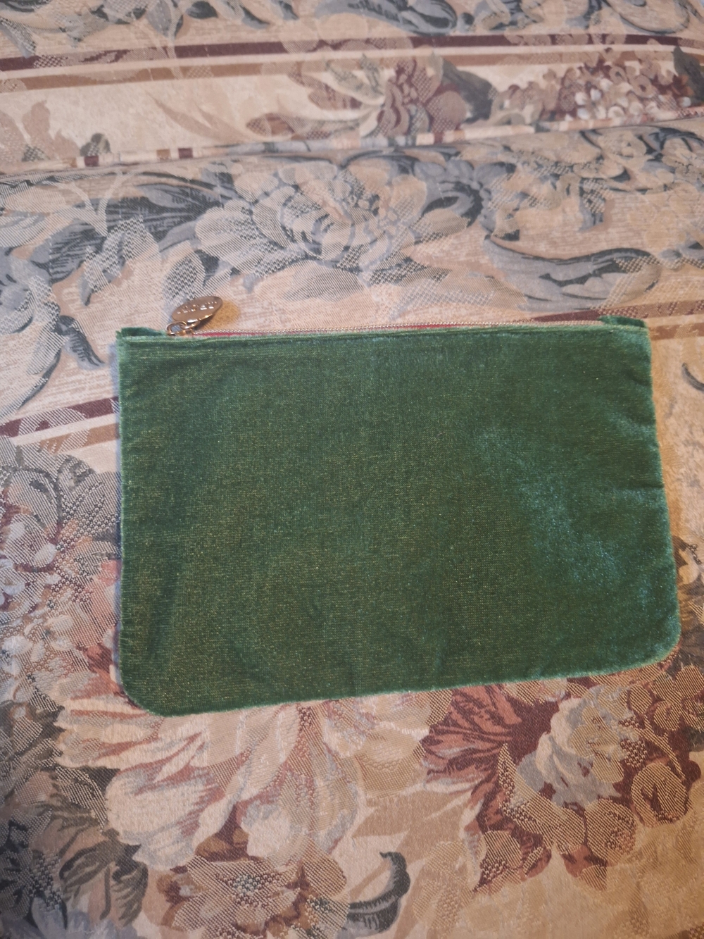 ipsy November 2021 Glam Bag Green Zip Cosmetic Pouch